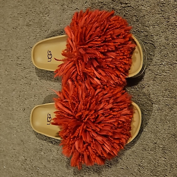 UGG Shoes - UGG cindi yarn fringe cork slide